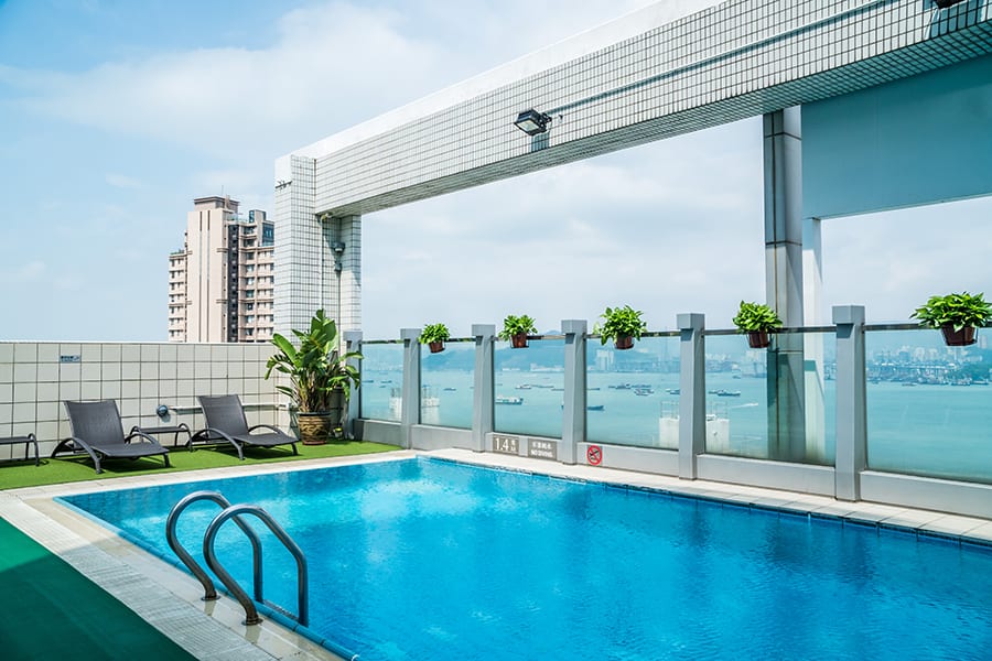 Hotel-Jen-Hong-Kong-rooftop-pool.jpg